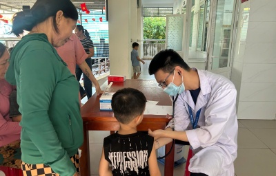 Gần 100 phụ nữ và trẻ em được khám, tư vấn sức khỏe miễn phí tại xã Bình Sơn